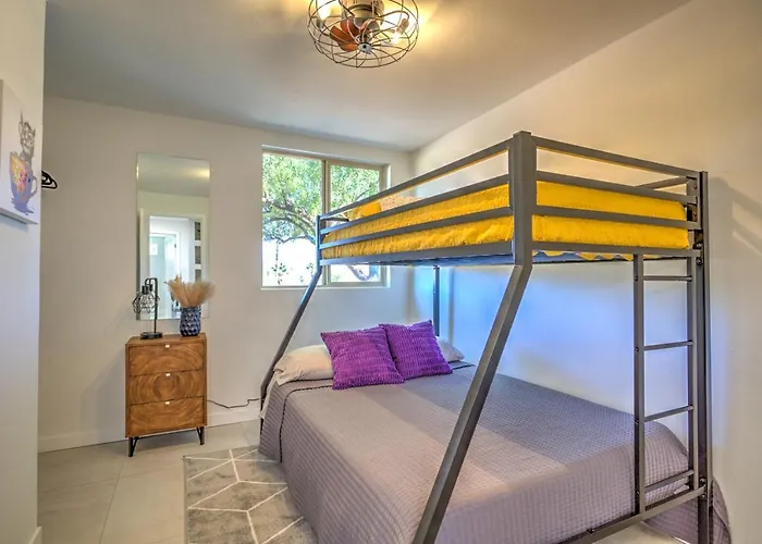 Сasa de vacaciones Charming Vacation Rental: 2 Mi To Downtown *