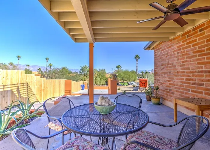 Charming Vacation Rental: 2 Mi To Downtown Сasa de vacaciones