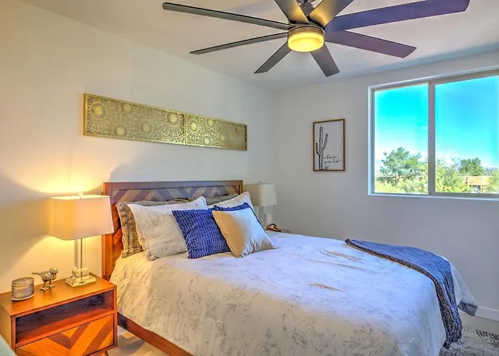 Сasa de vacaciones Charming Vacation Rental: 2 Mi To Downtown