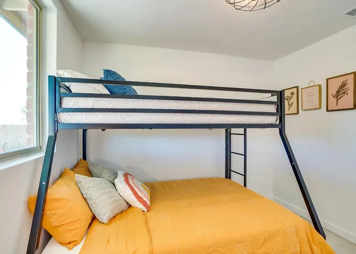 Charming Vacation Rental: 2 Mi To Downtown Tucson