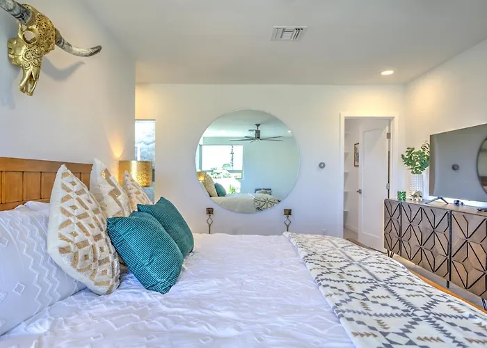 Charming Vacation Rental: 2 Mi To Downtown Tucson